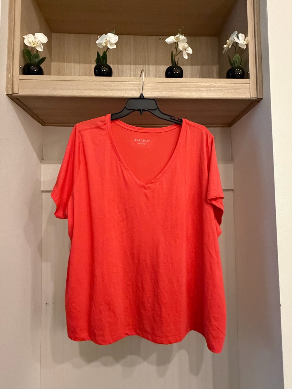 Ava & Viv Short Sleeve V-Neck Tee in Coral